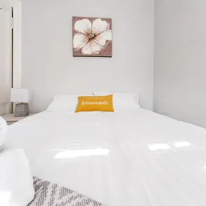 2 Bedroom Centre - Royal Mile - Castle & Waverley Train Station - Sleeps 4 Apartment