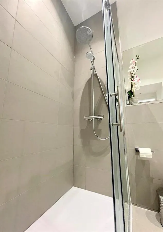 Apartamento Chic, Newly Reno'D 1 Bed Open Plan, Nr The Meadows Edimburgo